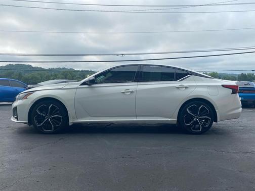 2023 Nissan Altima SR FWD