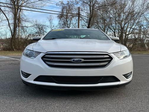 2018 Ford Taurus SEL