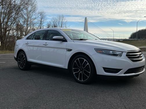 2018 Ford Taurus SEL