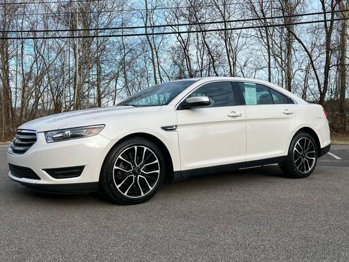 2018 Ford Taurus SEL