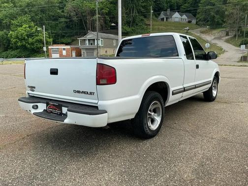 Summit White 2001 Chevrolet S-10 Base