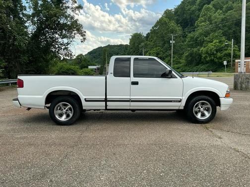 Summit White 2001 Chevrolet S-10 Base