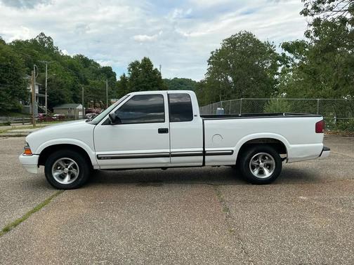 Summit White 2001 Chevrolet S-10 Base