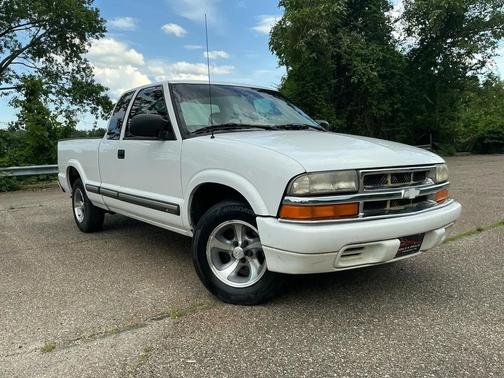 Summit White 2001 Chevrolet S-10 Base
