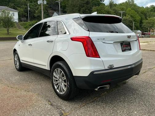 Crystal White Tricoat 2017 Cadillac XT5 Luxury
