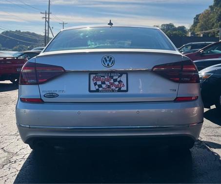 2017 Volkswagen Passat 1.8T SEL Premium