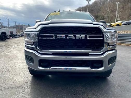 2022 RAM 2500 Tradesman Crew Cab 4x4 6'4' Box