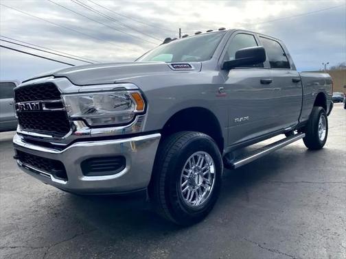 2022 RAM 2500 Tradesman Crew Cab 4x4 6'4' Box