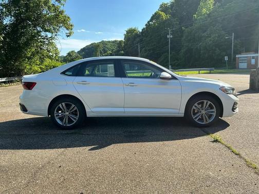 Opal White Pearl 2024 Volkswagen Jetta 1.5T SE
