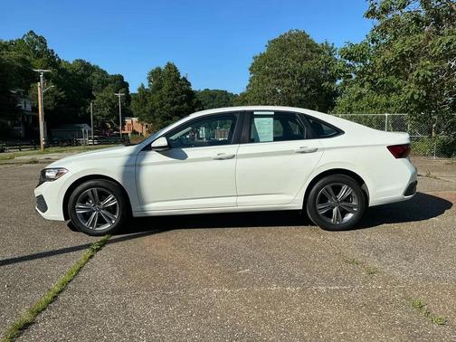 Opal White Pearl 2024 Volkswagen Jetta 1.5T SE