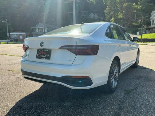 Opal White Pearl 2024 Volkswagen Jetta 1.5T SE