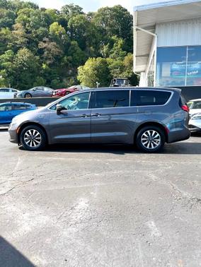 2022 Chrysler Pacifica Hybrid Touring L