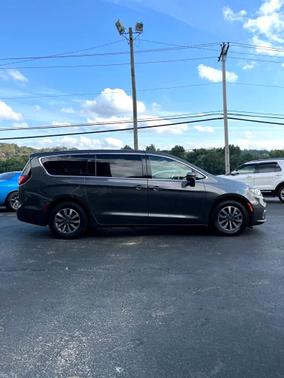 2022 Chrysler Pacifica Hybrid Touring L