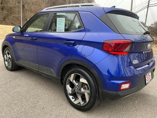 2022 Hyundai VENUE SEL