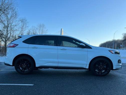 2020 Ford Edge ST