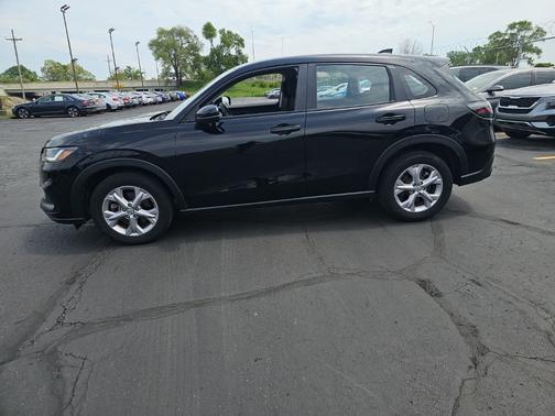Crystal Black Pearl 2024 Honda HR-V