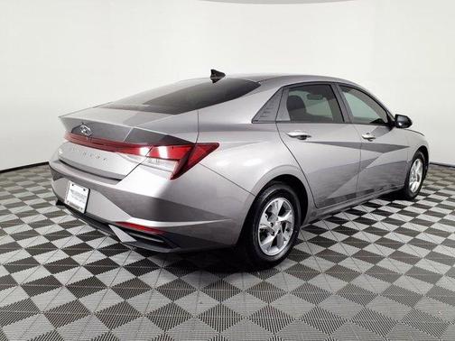 Metal 2023 Hyundai ELANTRA SE