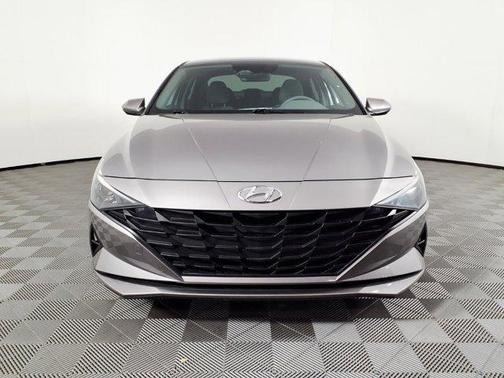 Metal 2023 Hyundai ELANTRA SE