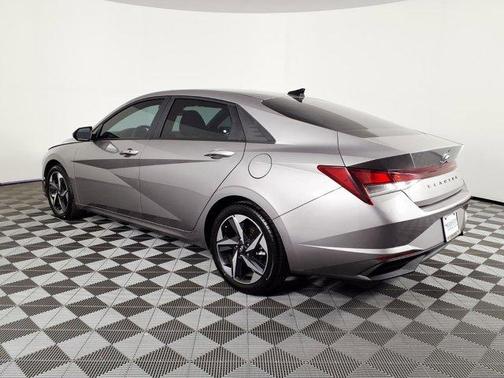 Metal 2023 Hyundai ELANTRA SEL