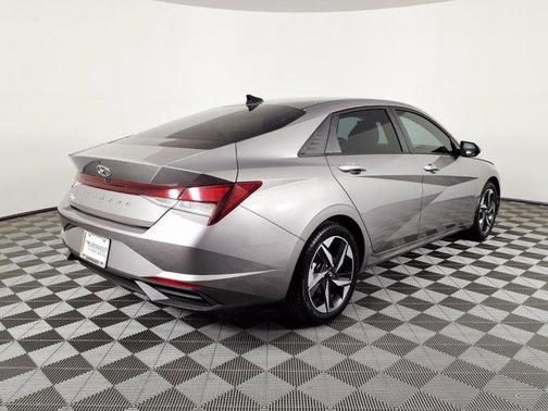 Metal 2023 Hyundai ELANTRA SEL