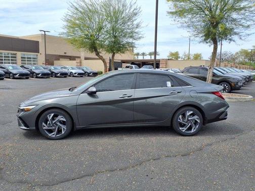 2025 Hyundai ELANTRA Limited