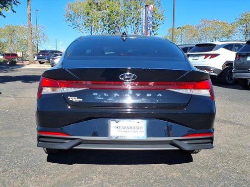 2023 Hyundai ELANTRA SE