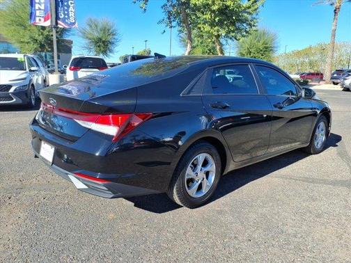 2023 Hyundai ELANTRA SE