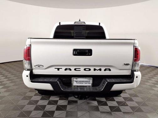 SELECT 2021 Toyota Tacoma