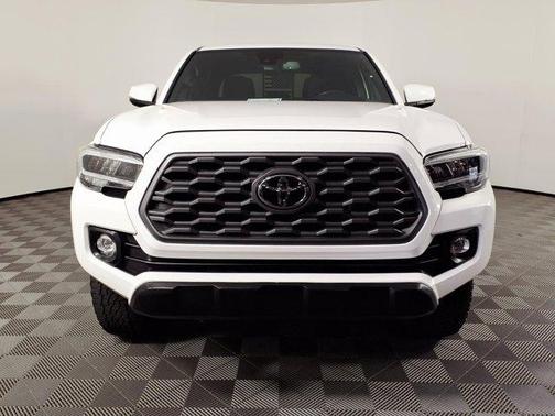 SELECT 2021 Toyota Tacoma