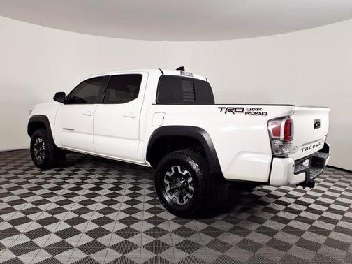 SELECT 2021 Toyota Tacoma