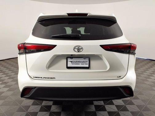 Blizzard Pearl 2021 Toyota Highlander LE