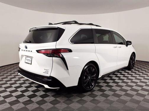Ice 2024 Toyota Sienna XSE 7 Passenger