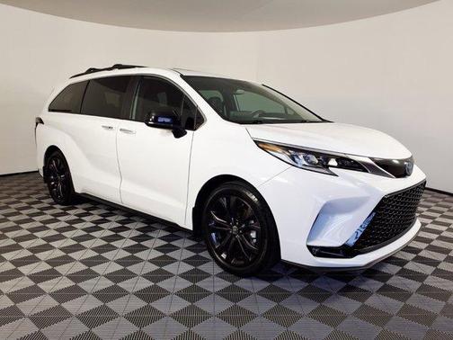 Ice 2024 Toyota Sienna XSE 7 Passenger