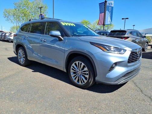 2023 Toyota Highlander 