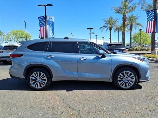2023 Toyota Highlander 