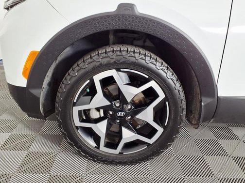 Ice White 2022 Hyundai SANTA CRUZ 2.5T Limited