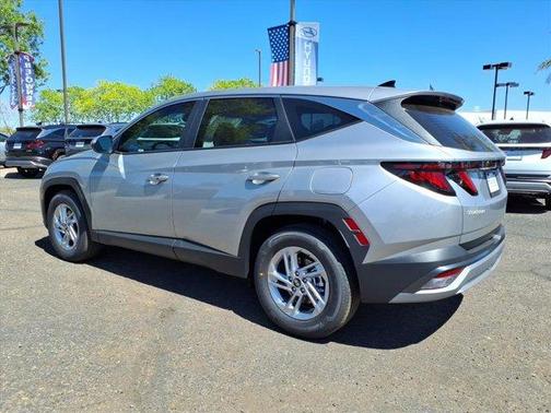 Shimmering Silver 2026 Hyundai TUCSON SE