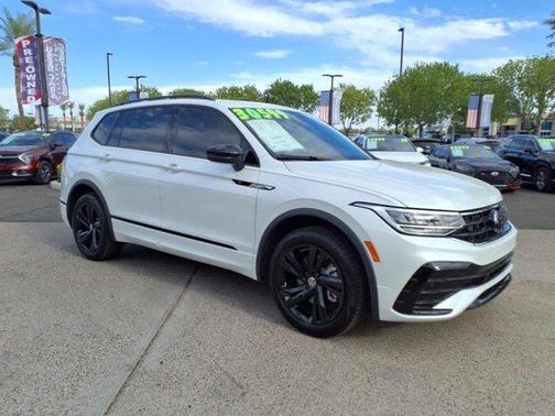 2024 Volkswagen Tiguan 2.0T SE R-Line Black