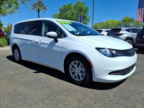 2023 Chrysler Voyager LX