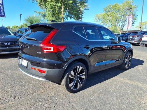 2023 Volvo XC40 B5 Ultimate Bright Theme
