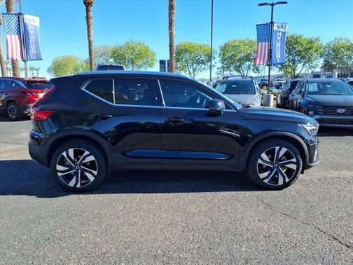 2023 Volvo XC40 B5 Ultimate Bright Theme