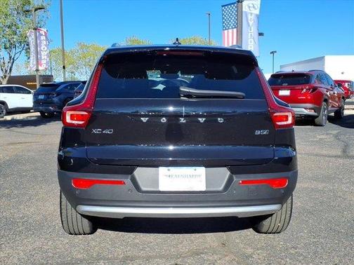 2023 Volvo XC40 B5 Ultimate Bright Theme