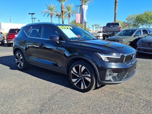 2023 Volvo XC40 B5 Ultimate Bright Theme