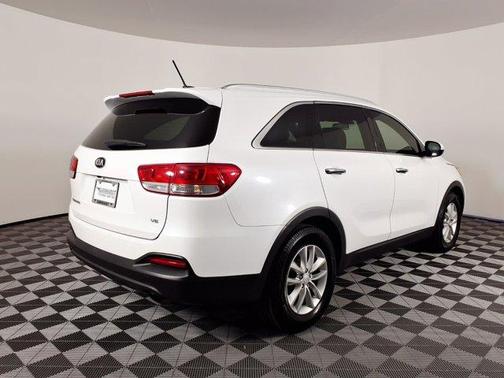 Snow White Pearl 2017 Kia Sorento LX