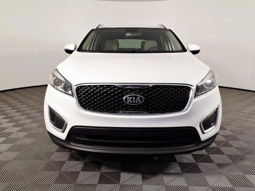 Snow White Pearl 2017 Kia Sorento LX