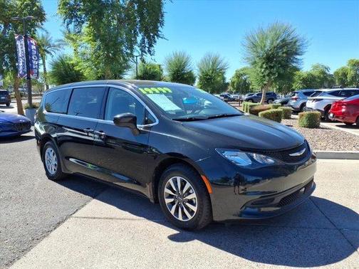 2022 Chrysler Voyager LX