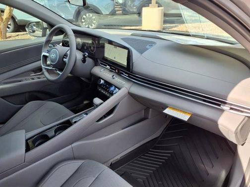 Metal 2025 Hyundai ELANTRA SEL Convenience