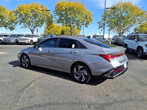 Metal 2025 Hyundai ELANTRA SEL Convenience