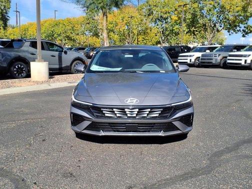Metal 2025 Hyundai ELANTRA SEL Convenience