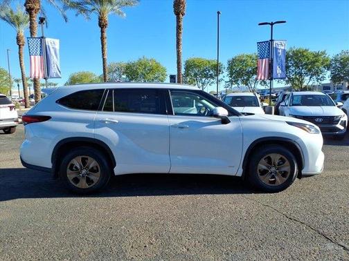 2022 Toyota Highlander Hybrid Bronze Edition